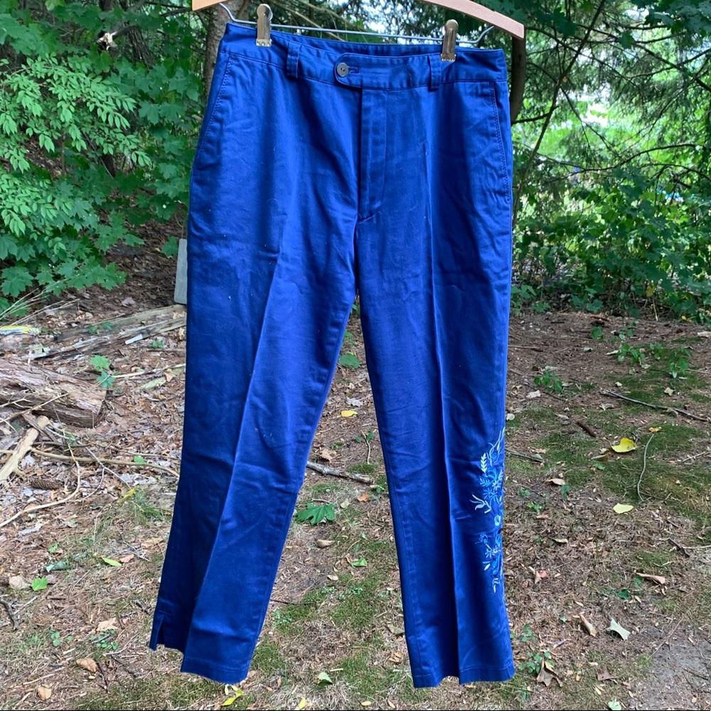 Greg Norman capris with embroidered flowers